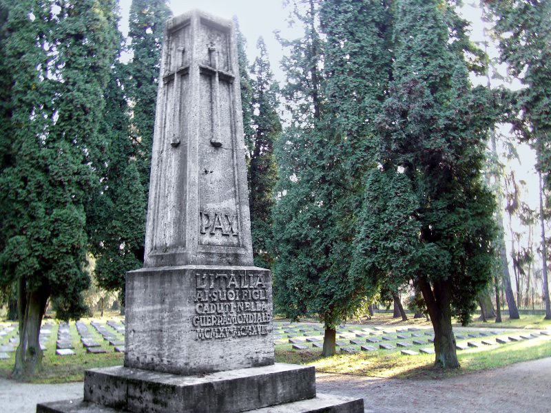 Obelisco Cimitero Militare Italiano 
